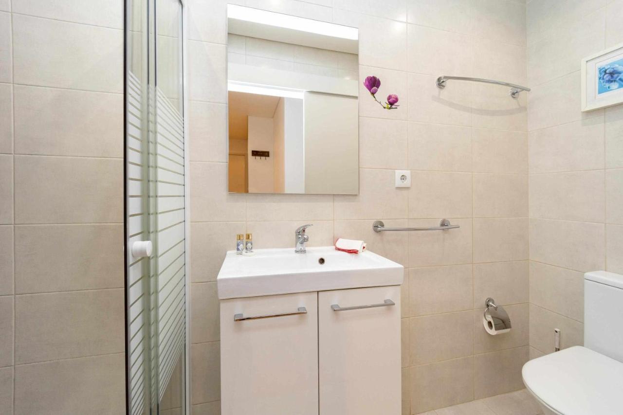 Violet House Your Place To Stay บีลาโนวาเดกายา ภายนอก รูปภาพ